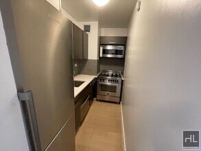 East 39th Street in New York, NY - Foto de edificio - Building Photo