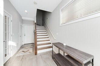 1025 Walnut Wy in Oak Park, IL - Building Photo - Building Photo