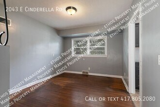 2043 E Cinderella St in Springfield, MO - Building Photo - Building Photo