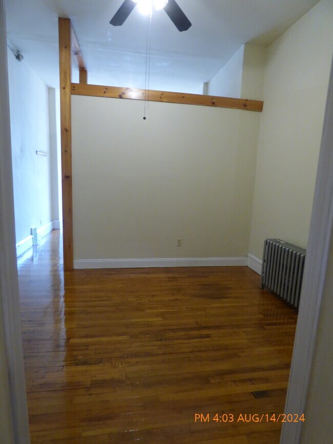 3845 Hamilton St, Unit 3 in Philadelphia, PA - Foto de edificio - Building Photo