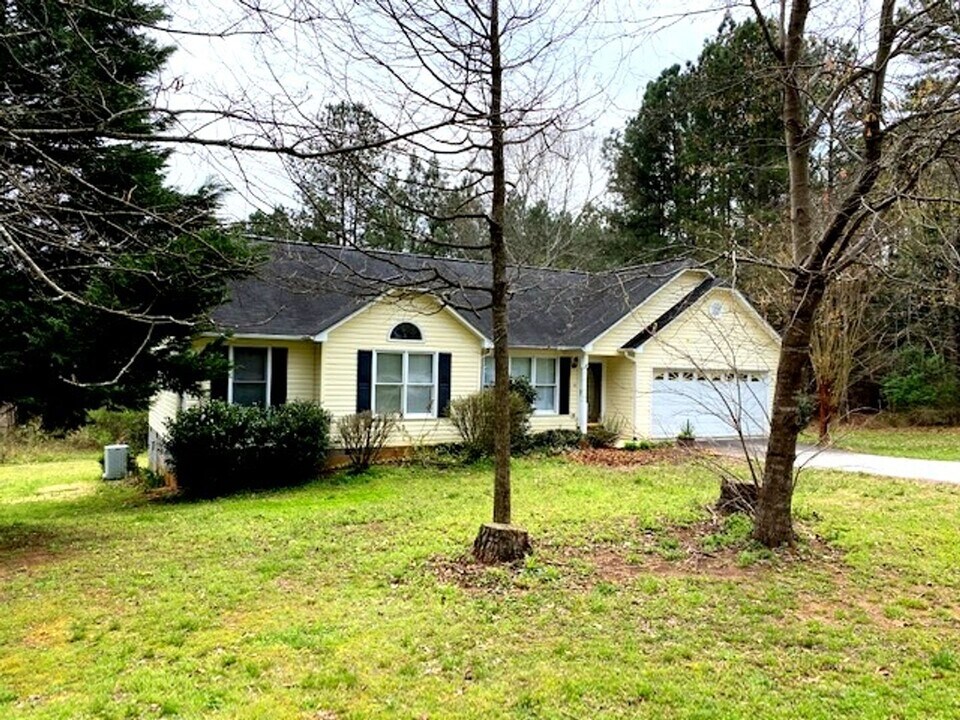 136 Matthew St in Columbus, NC - Building Photo