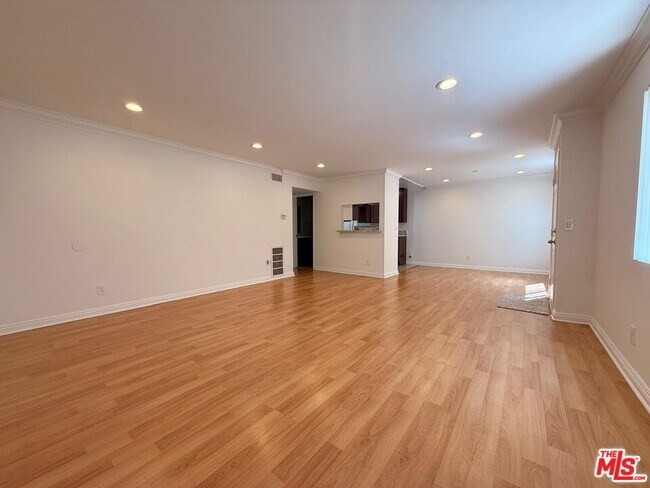 330 Cameron Pl in Glendale, CA - Building Photo - Building Photo