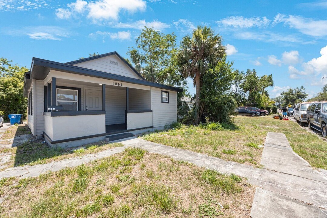 1044 18th St S in St. Petersburg, FL - Building Photo