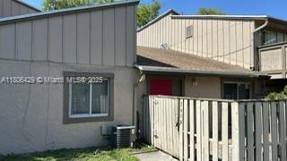 5630 NW 21st St in Lauderhill, FL - Building Photo - Building Photo