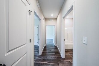 Pads at West Madison in Franklin, KY - Building Photo - Interior Photo