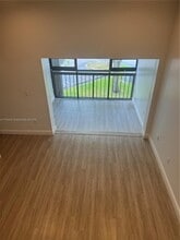 9419 Fontainebleau Blvd, Unit 210 in Miami, FL - Building Photo - Building Photo