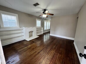 916 N Austin St in Denton, TX - Building Photo - Building Photo