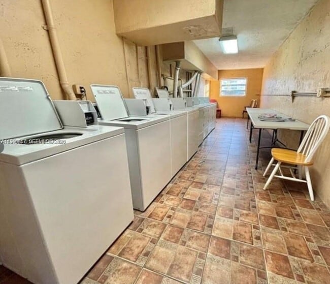 1280 W 54th St in Hialeah, FL - Building Photo - Building Photo