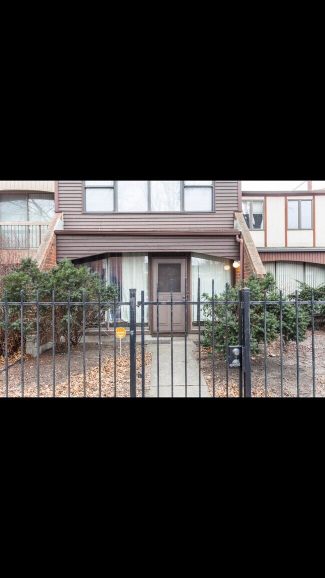property at 813 S Laflin St