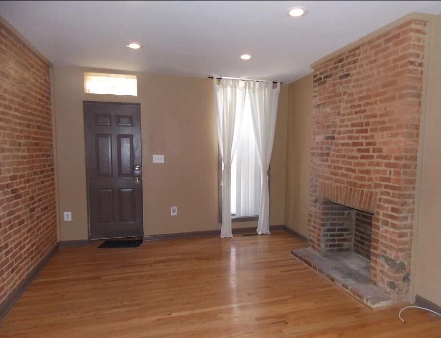 205 S Mount St Photo