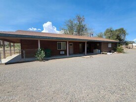 880 Truckee Ln in Fernley, NV - Building Photo