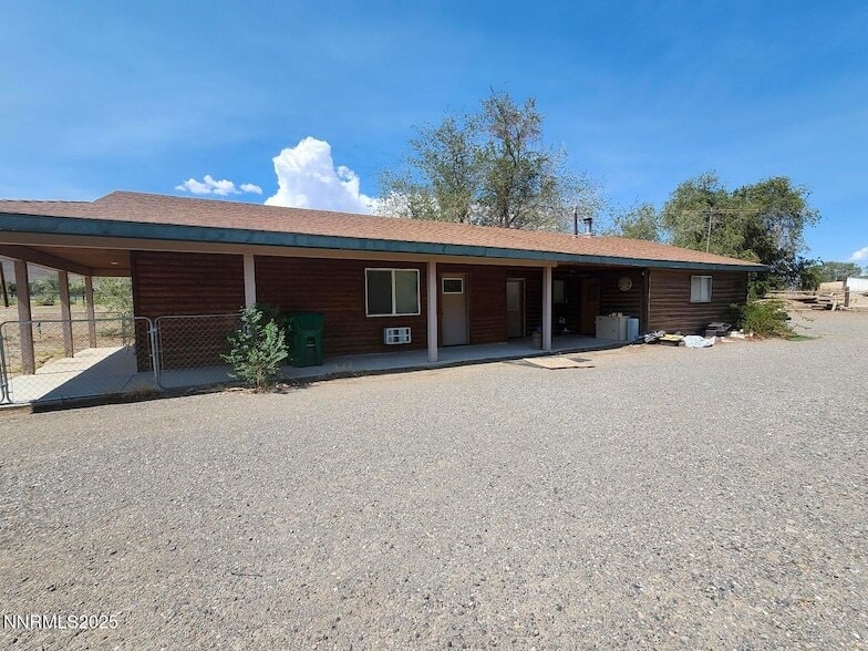 880 Truckee Ln in Fernley, NV - Building Photo