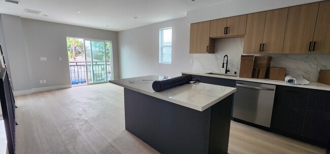 5729 Klump Ave in Los Angeles, CA - Building Photo - Building Photo