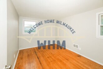 1908 W Fairmount Ave in Milwaukee, WI - Building Photo - Building Photo