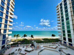 1111 Crandon Blvd in Key Biscayne, FL - Building Photo - Building Photo