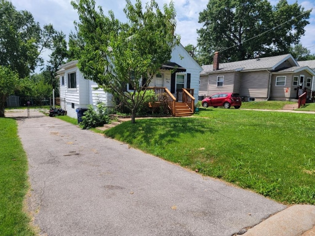 8620 Moran Pl in St. Louis, MO - Foto de edificio - Building Photo