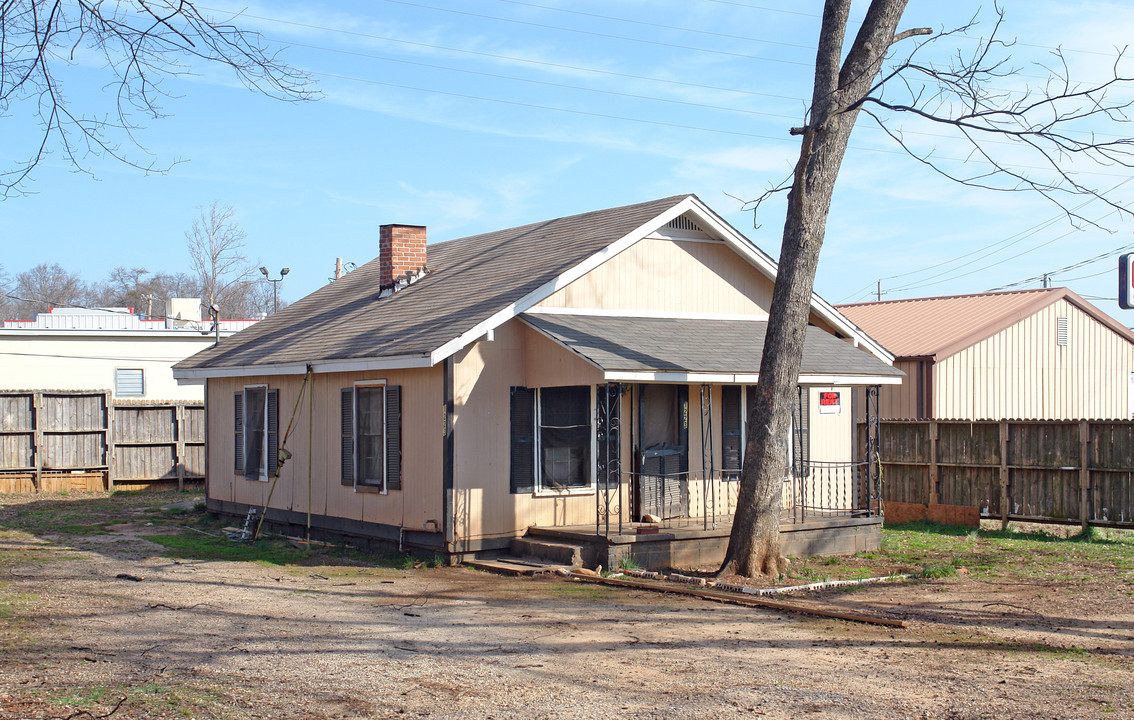 1219 S 5th St in Easley, SC - Foto de edificio
