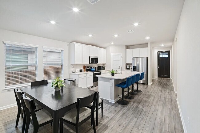3073 Charyn Wy in Canyon Lake, TX - Building Photo - Building Photo