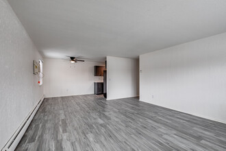 Ridgebrook Apartments in Brooklyn Park, MN - Foto de edificio - Interior Photo