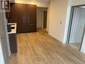 27 McMahon Dr in Toronto, ON - Building Photo - Building Photo