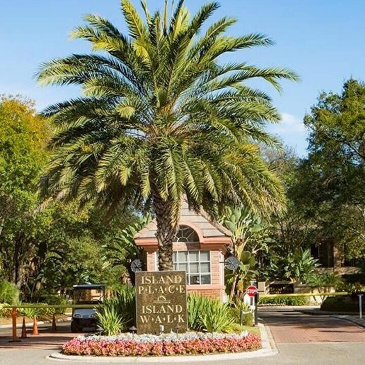 834 Normandy Trace Rd in Tampa, FL - Foto de edificio