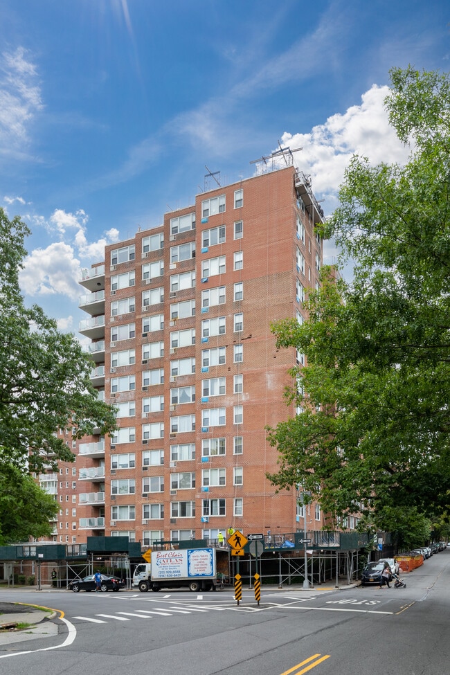 The Imperial Apartments in Riverdale, NY - Foto de edificio - Building Photo
