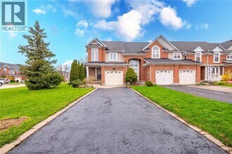 537 Beaver Creek Crescent in Waterloo, ON - Building Photo - Building Photo