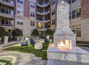 5720 Carnegie Blvd in Charlotte, NC - Building Photo - Building Photo