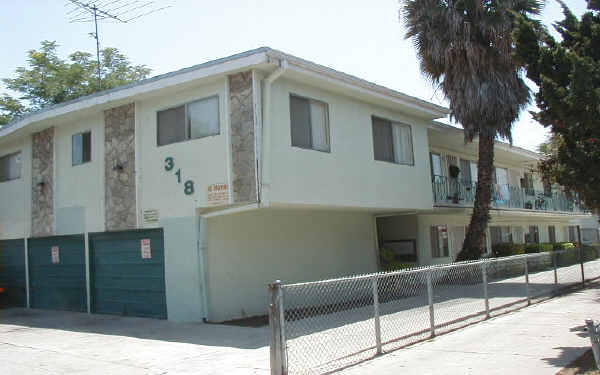 318 E Louise St in Long Beach, CA - Foto de edificio