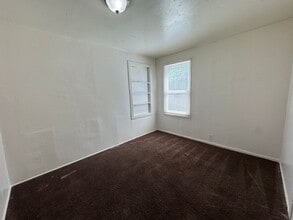 209 Warren Ave in Bakersfield, CA - Building Photo - Building Photo