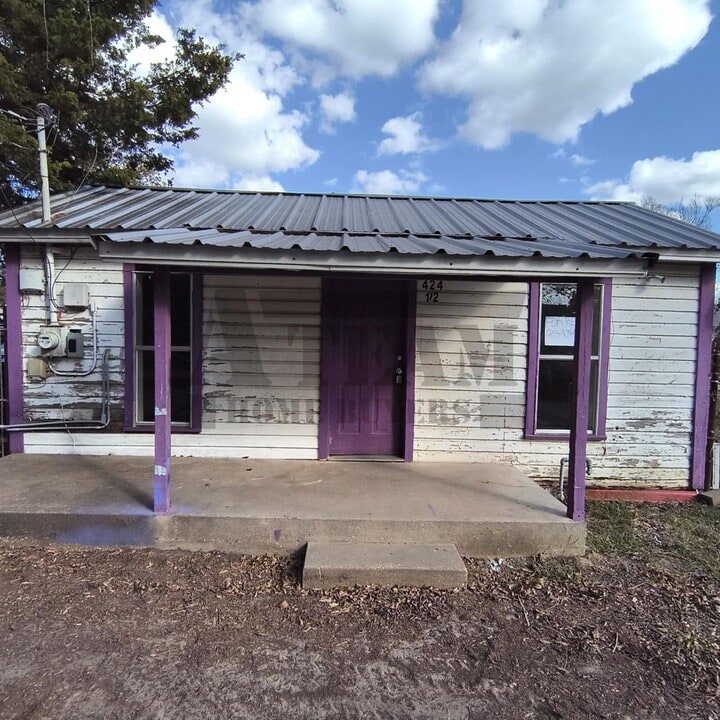 424 W Larkin St in Athens, TX - Building Photo