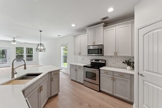 28 Melody Dr in Pooler, GA - Foto de edificio - Building Photo