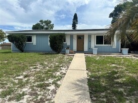 2781 Fulford St in Deltona, FL - Building Photo