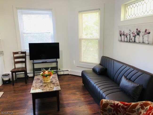 136 Lincoln St-Unit -4 in Montclair, NJ - Building Photo - Building Photo
