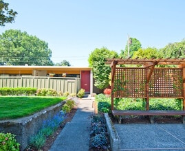 King Plaza Apartments in Portland, OR - Foto de edificio - Building Photo