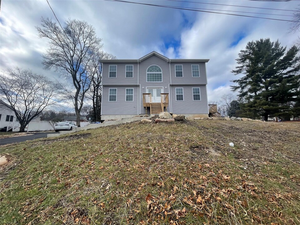 28 Chestnut St in Stony Point, NY - Building Photo