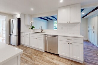 88 5 Mile River Rd in Darien, CT - Building Photo - Building Photo