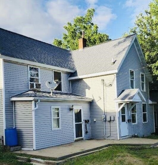 520 E Main St in Platteville, WI - Foto de edificio