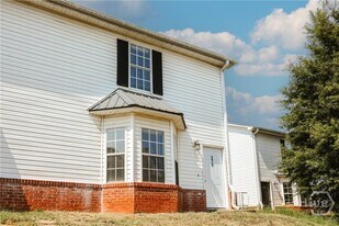 275 Westchester Cir in Athens, GA - Building Photo