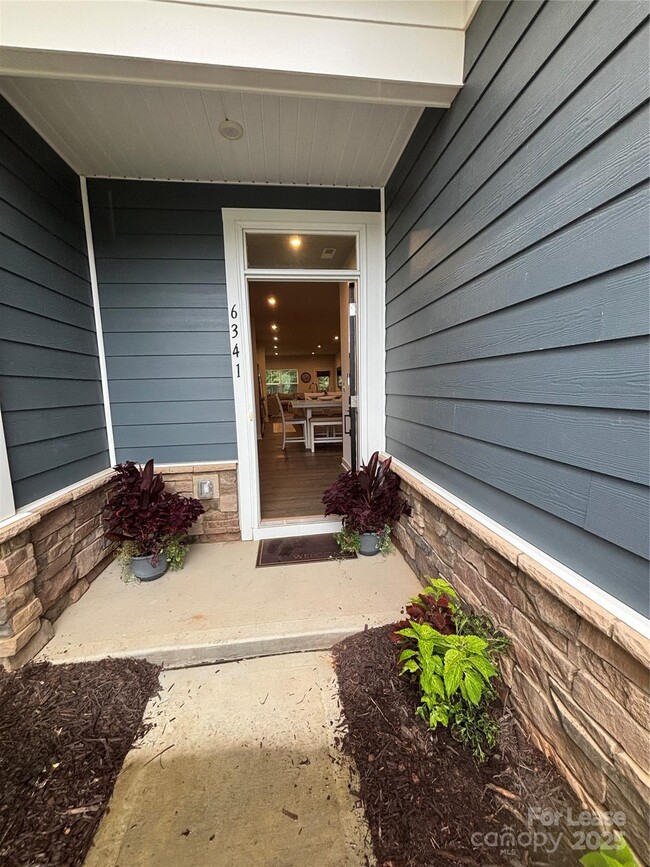 6341 Ashton Pk Dr in Denver, NC - Foto de edificio - Building Photo
