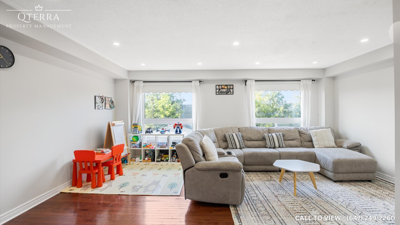 72 Huxtable Ln in Toronto, ON - Building Photo