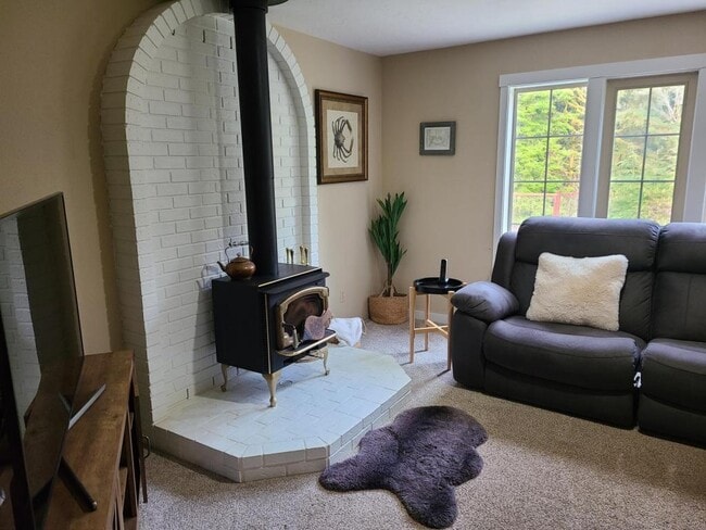 389 Yasek Loop in Toledo, OR - Building Photo - Building Photo