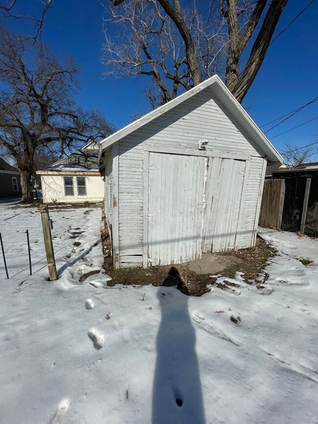 511 E 5th Ave in Hutchinson, KS - Building Photo - Building Photo