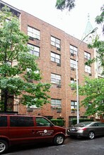 319 W 22nd St in New York, NY - Building Photo - Building Photo