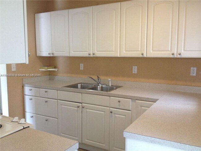 3411 Charles Ave in Miami, FL - Building Photo - Building Photo