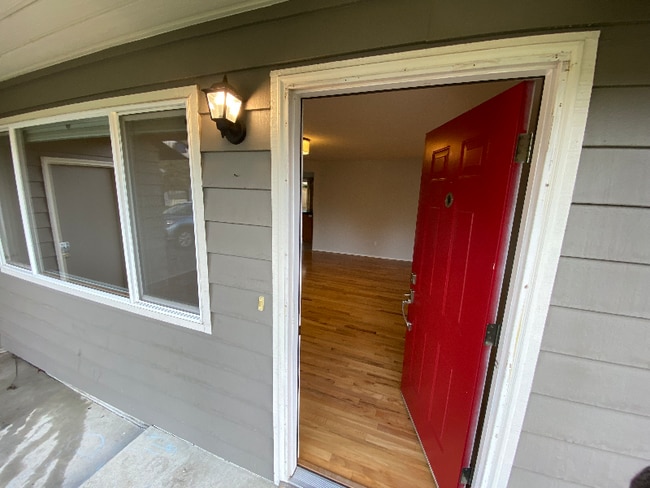 10375 SW Johnson St in Tigard, OR - Building Photo - Building Photo