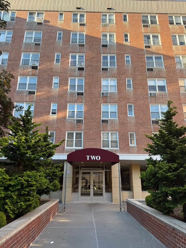 2 Sadore Ln, Unit 1A in Yonkers, NY - Building Photo - Building Photo