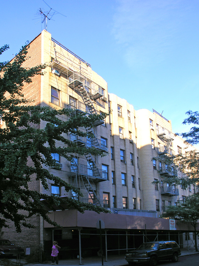 124 E. in Bronx, NY - Foto de edificio - Building Photo