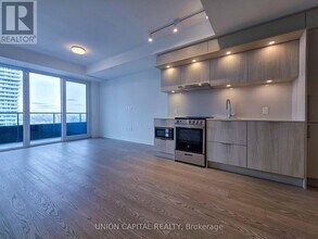 448 Burnhamthorpe Rd W in Mississauga, ON - Building Photo - Building Photo