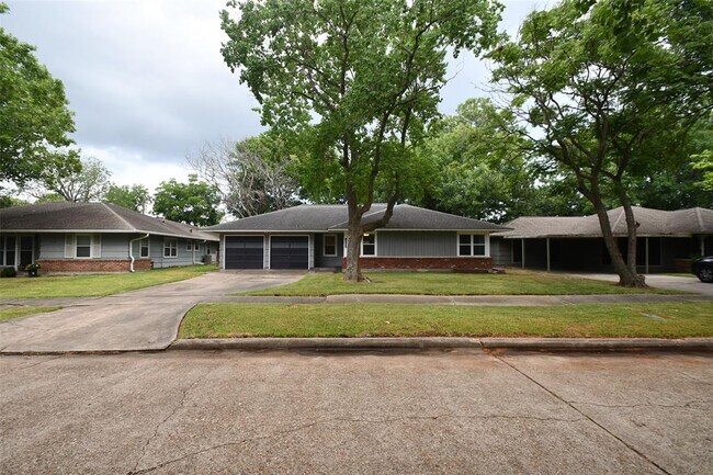 5535 Berry Creek Dr in Houston, TX - Building Photo - Building Photo
